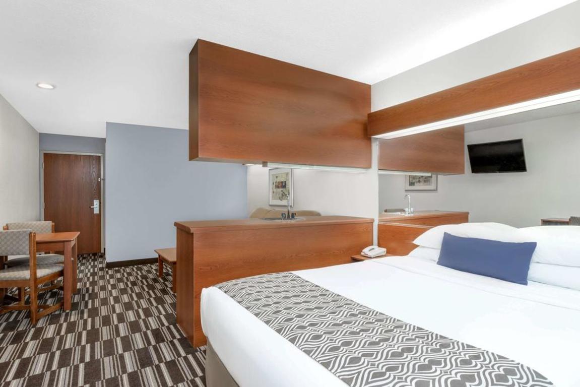 Microtel Inn & Suites by Wyndham Bremen photo