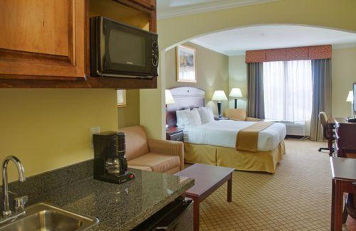 Holiday Inn Express Hotel & Suites Winnie, an IHG hotel photo