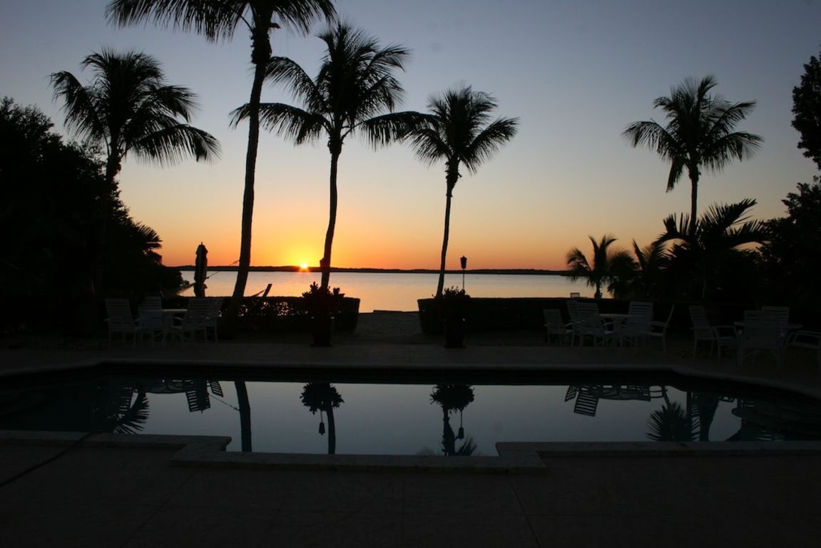 Escape to Paradise! Oceanfront, Private Sandy Beach, Pool photo