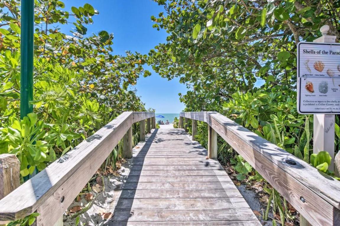 Downtown Studio Steps to Naples Pier and Beach! photo