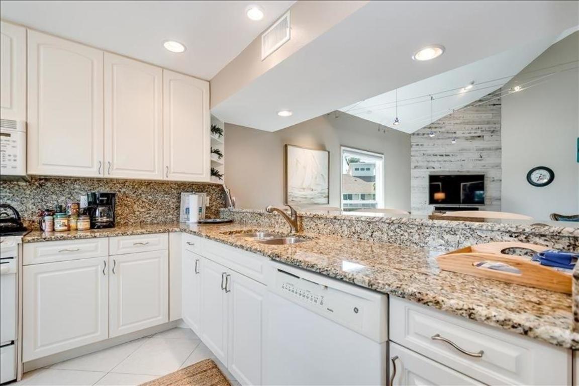 Woodwind Beach 11 - Fully Equipped Kitchen with Heated Outdoor Pool & Tennis Courts in Complex home photo