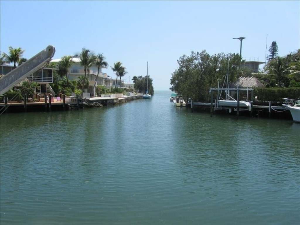 Florida Keys, Tavernier, Waterfront, Dock - Professionally Cleaned after use photo
