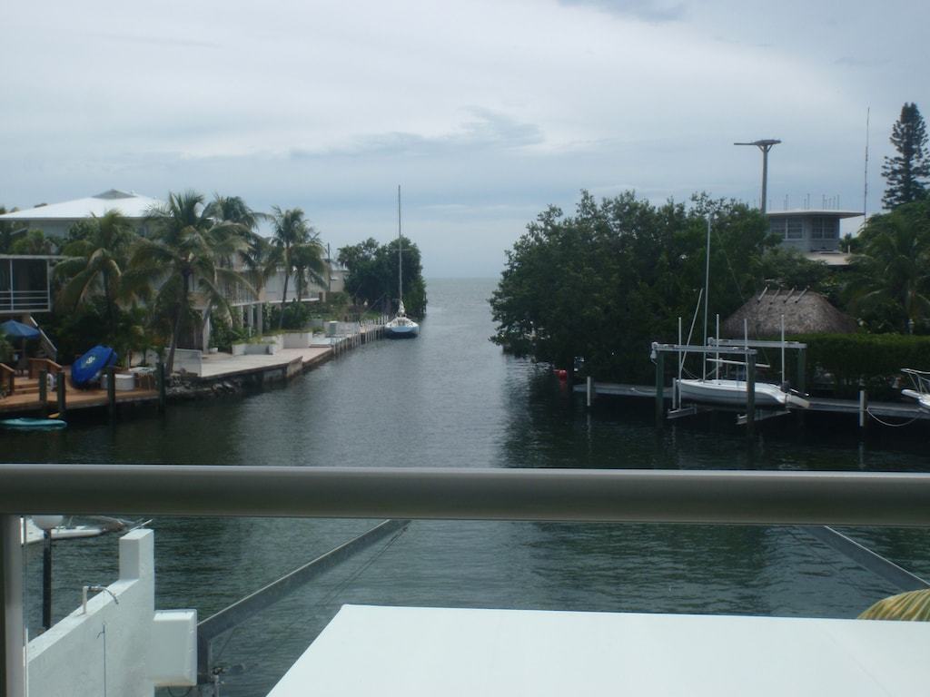 Florida Keys, Tavernier, Waterfront, Dock - Professionally Cleaned after use photo