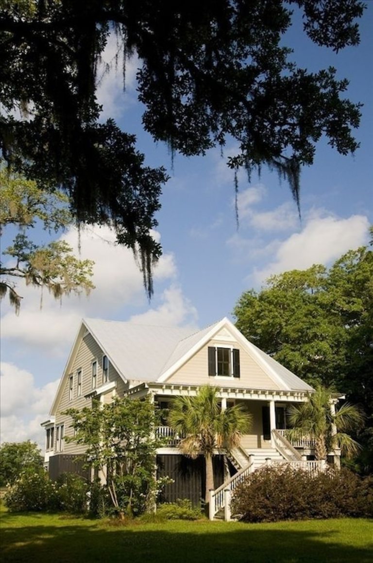 Lovely 4BR Waterfront Home in Historic District photo