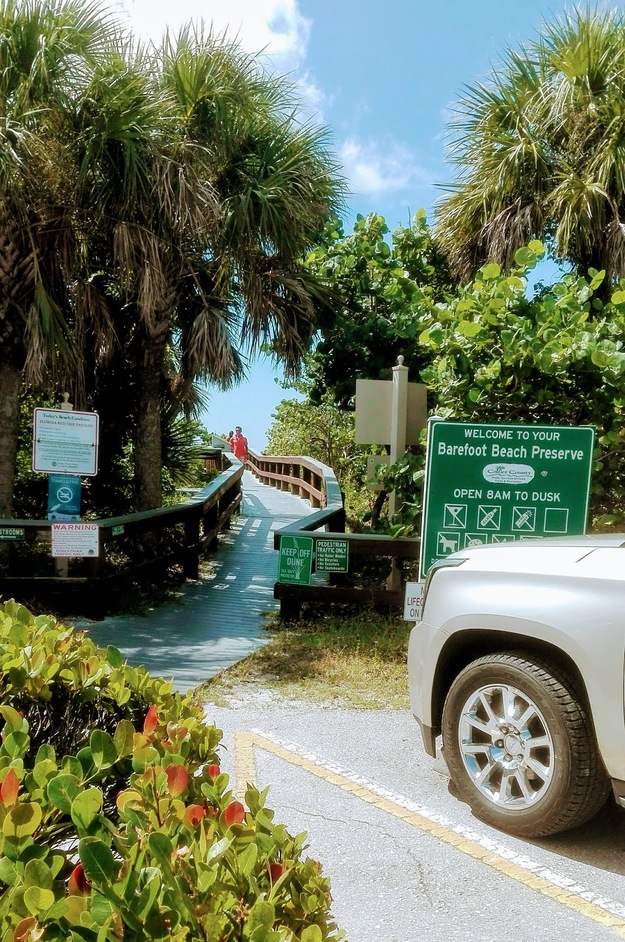 Entrance to Barefoot Beach