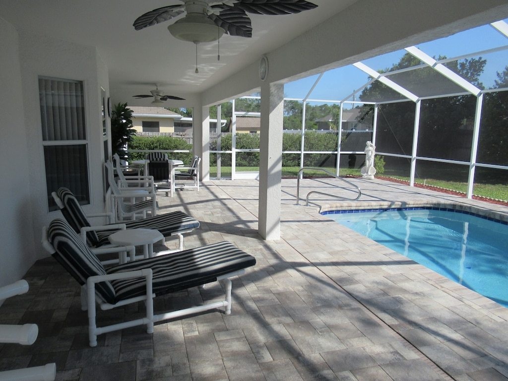 *Stunning* Peaceful Villa Heated Pool Large Sun Deck & Free Wi-Fi photo