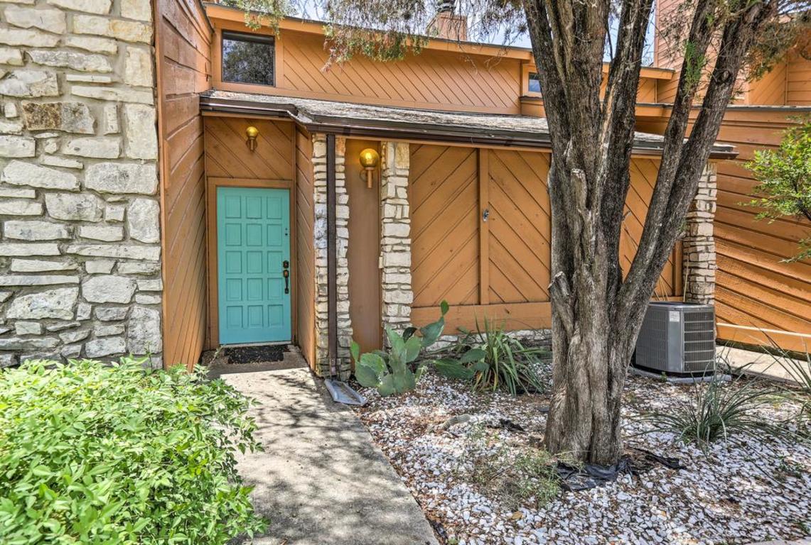 Cozy Condo with Patio and Grill Less Than 2 Mi to Jacobs Well photo