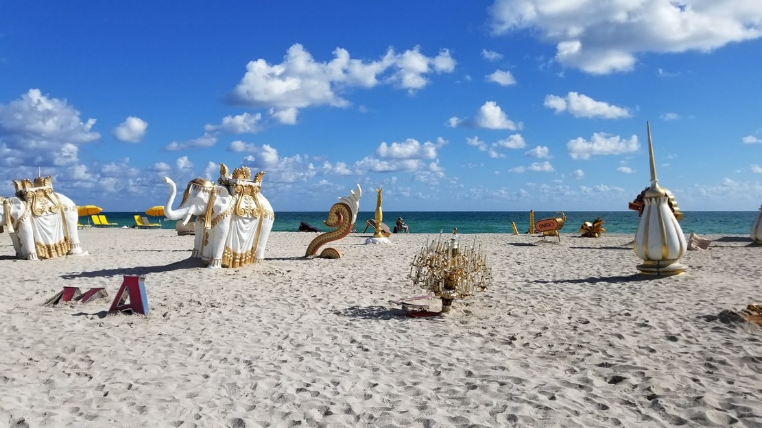 Beautiful figures on the seashore