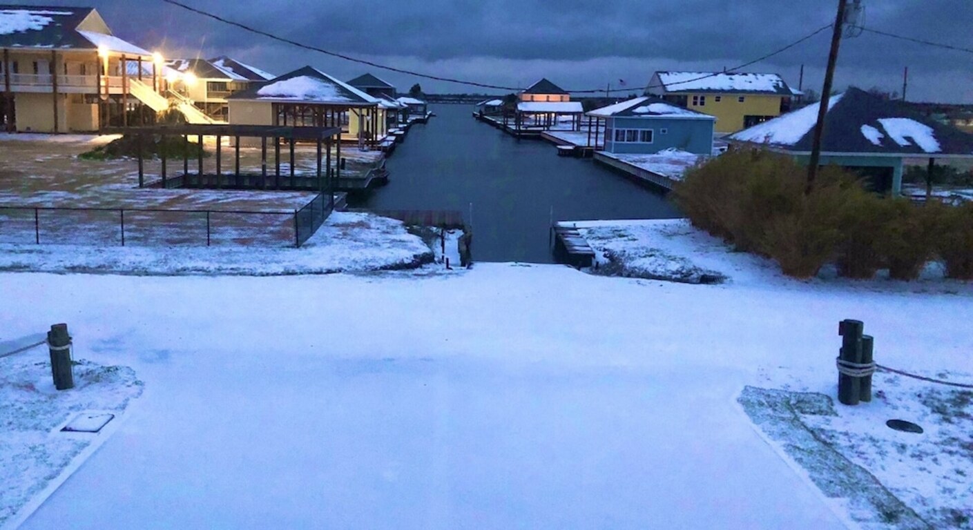 Waterfront On Lake Calcasieu -Minutes From Holly Beach/Hackberry Rod & Gun Club photo