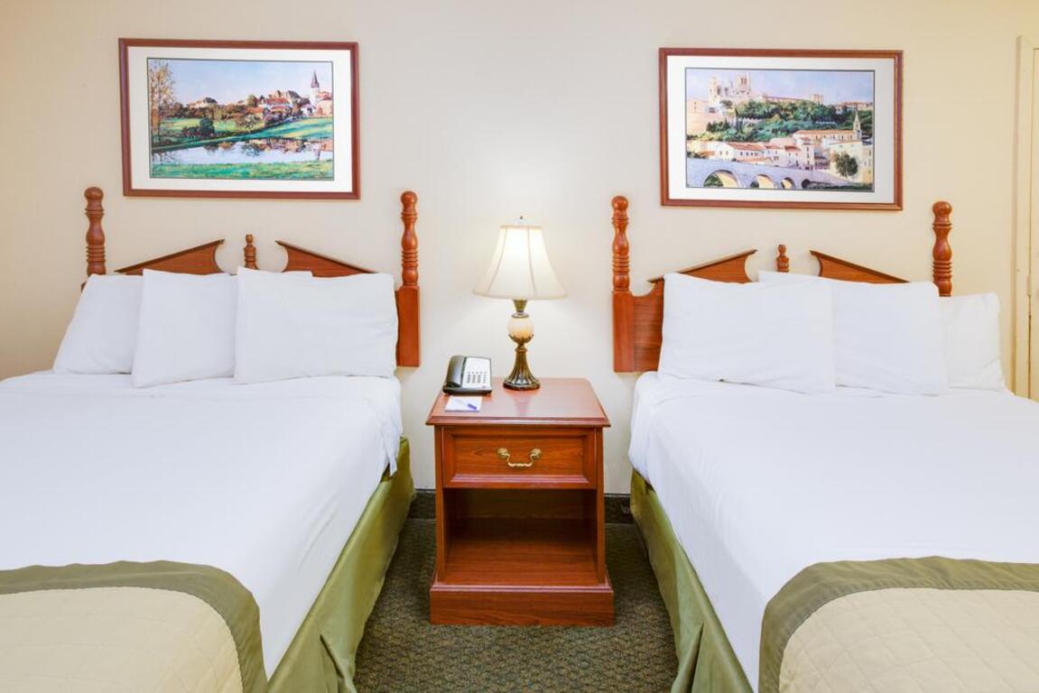Baymont by Wyndham Ozark photo