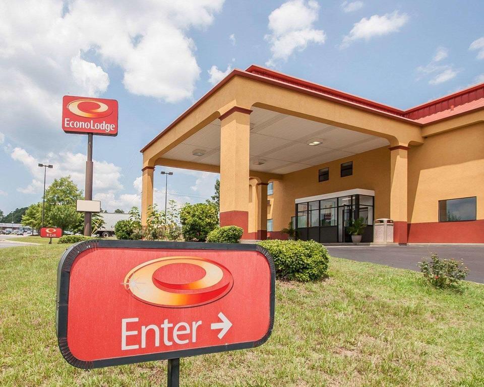 Econo Lodge Inn & Suites Northport photo