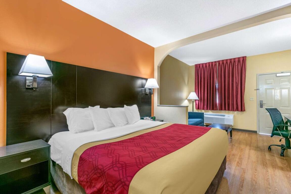 Econo Lodge Inn & Suites Northport photo