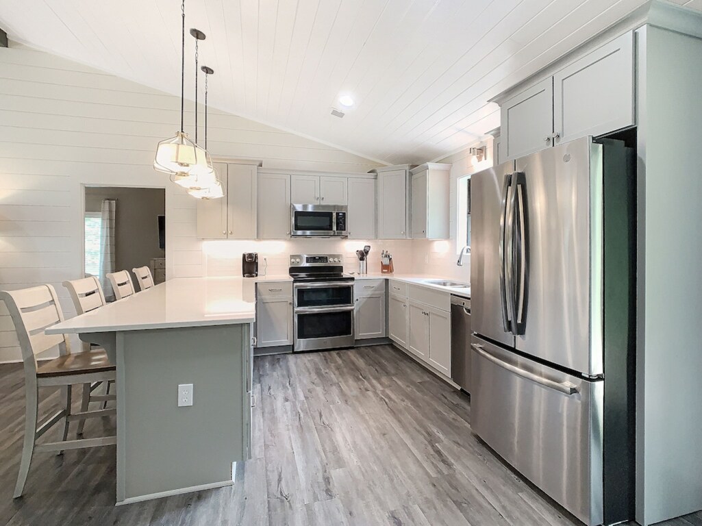 New Listing! 5 Bed 5 Bath 20 Min to UA, Flat Lot on Lake Tuscaloosa photo