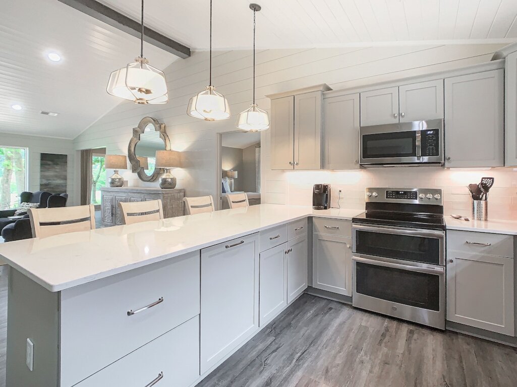 New Listing! 5 Bed 5 Bath 20 Min to UA, Flat Lot on Lake Tuscaloosa photo
