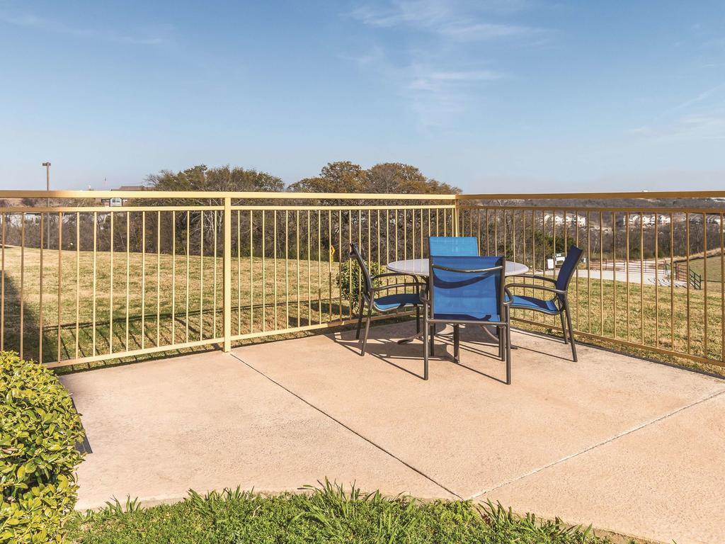 La Quinta by Wyndham Fort Worth - Lake Worth photo