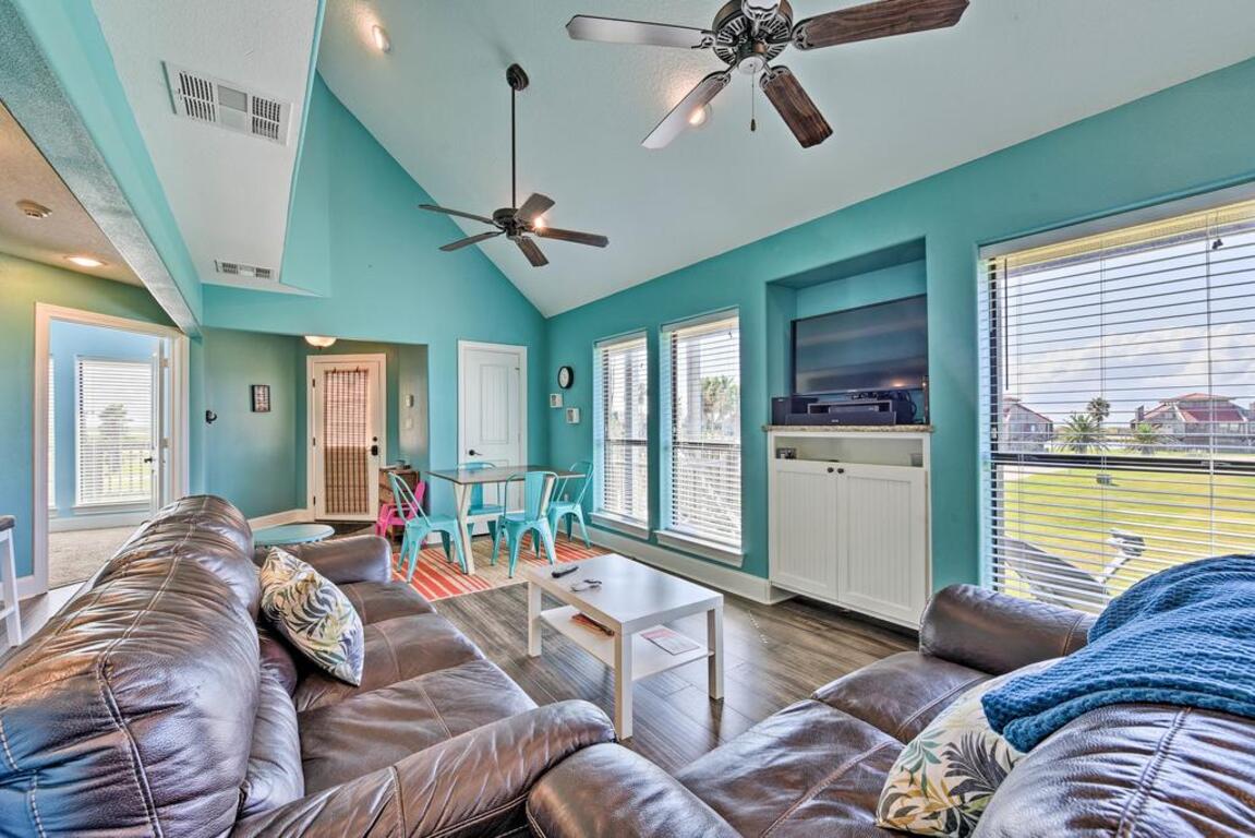 Matagorda Townhome with Deck, Views, Pool Access photo