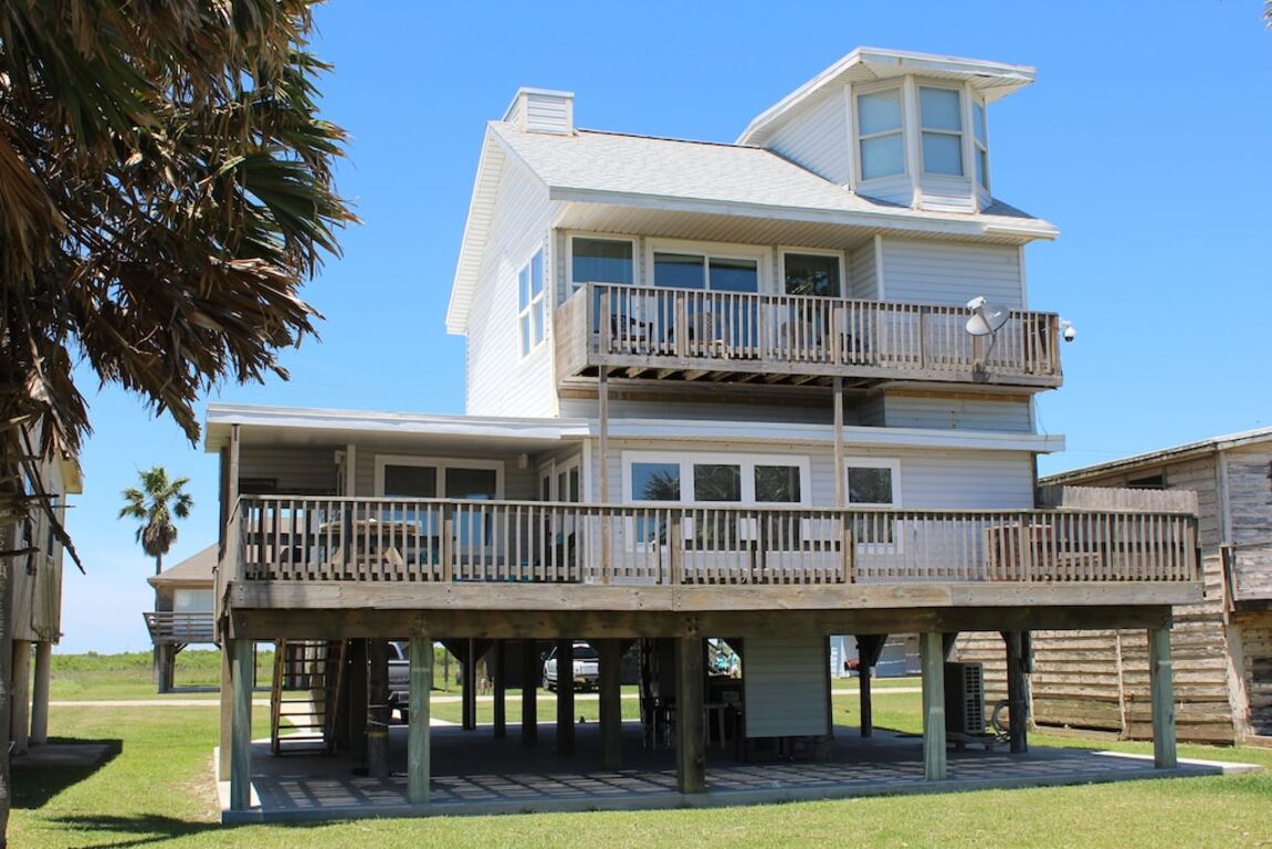 Lazy Daze - Amazing Front Row Beach House - Free Wi-Fi photo