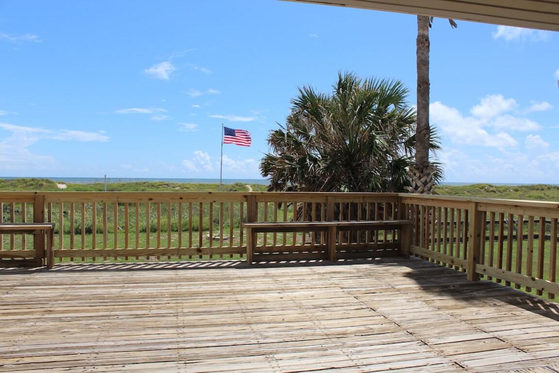 Lazy Daze - Amazing Front Row Beach House - Free Wi-Fi photo