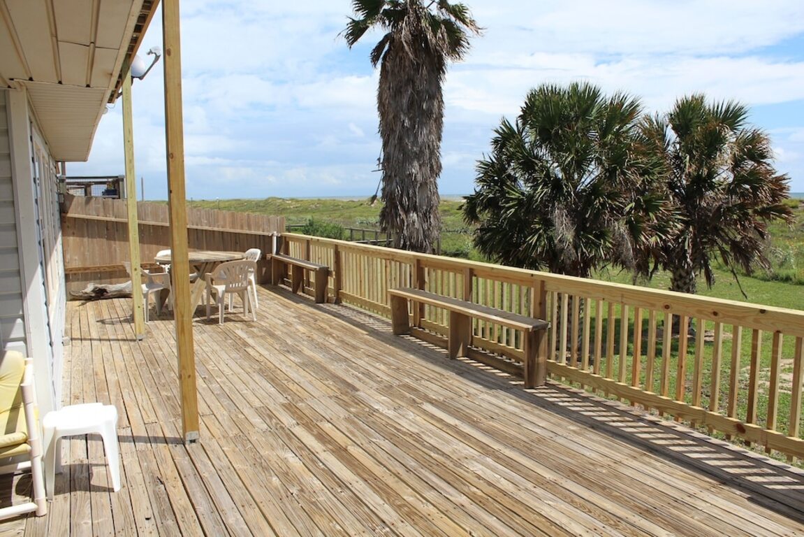Lazy Daze - Amazing Front Row Beach House - Free Wi-Fi photo