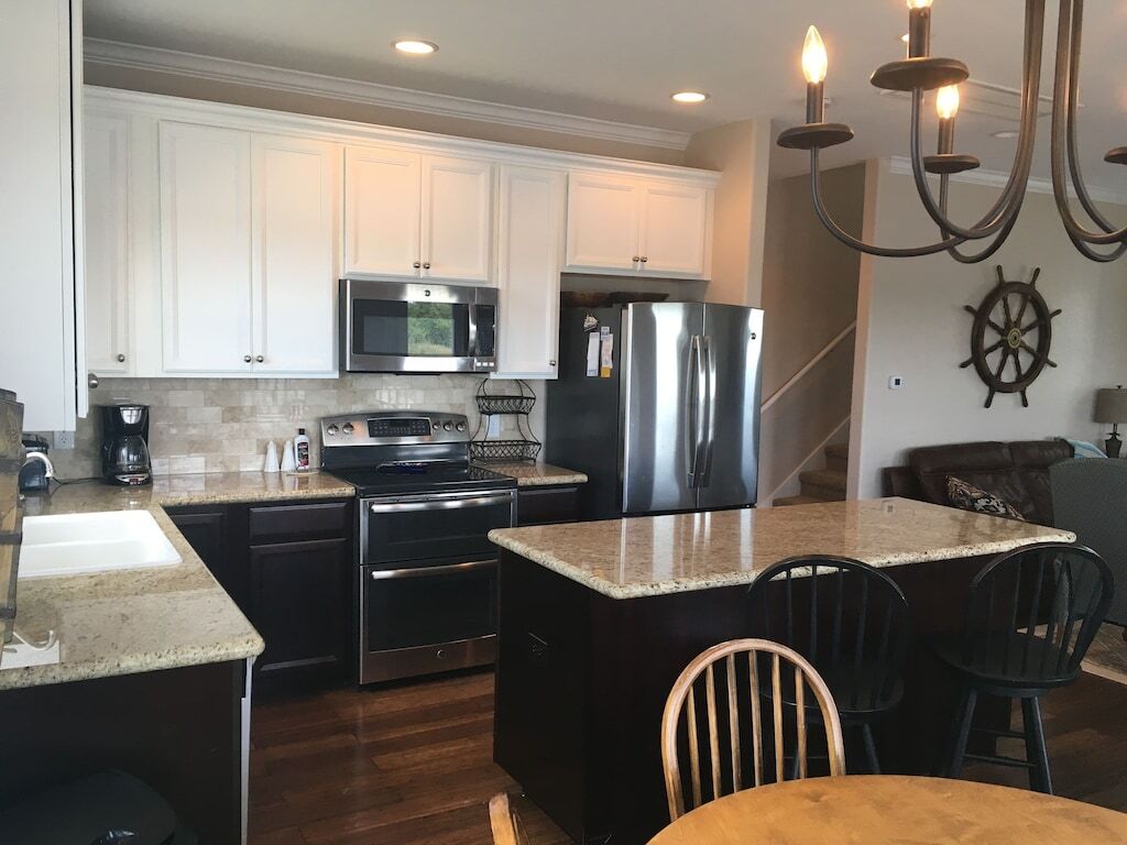 Matagorda Riverfront Retreat-WiFi, Smart TVs, ESPN, Ample Parking & 20' Lit Pier photo