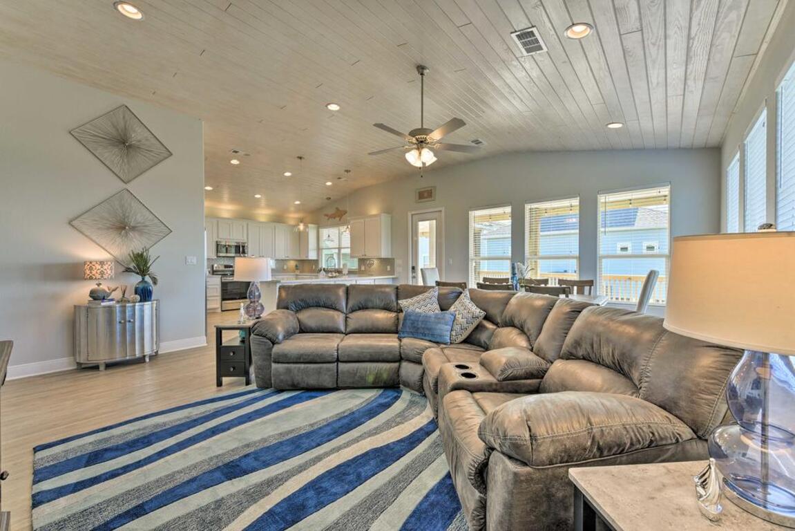 Luxe Crystal Beach Home - 100 Steps to Beach! photo