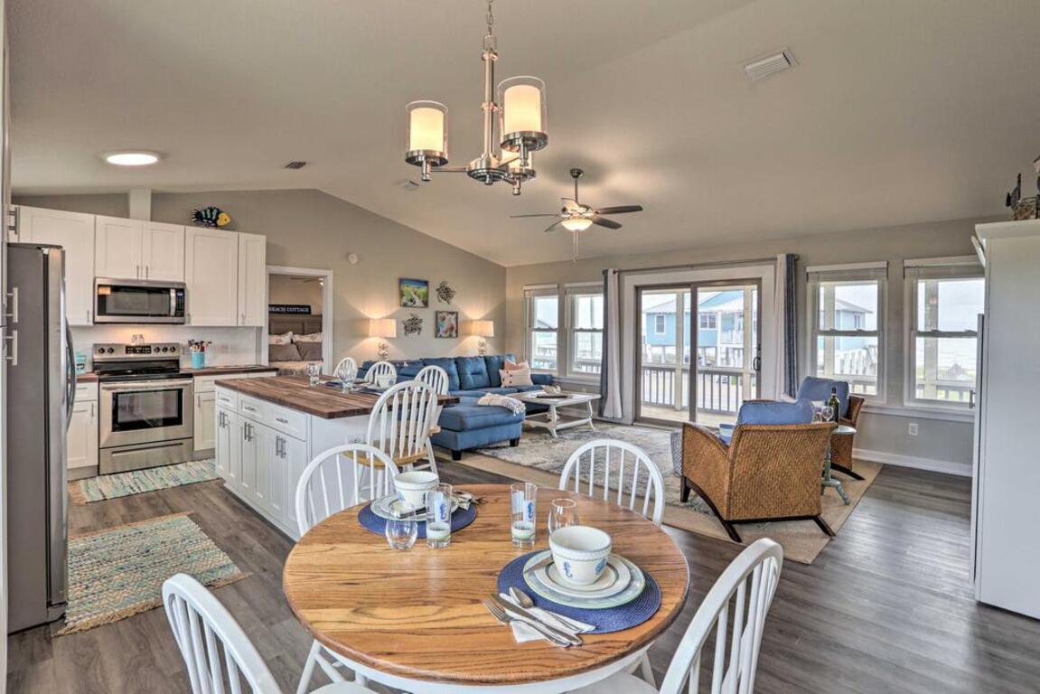 Pet-Friendly Island Getaway - Prime Location! photo