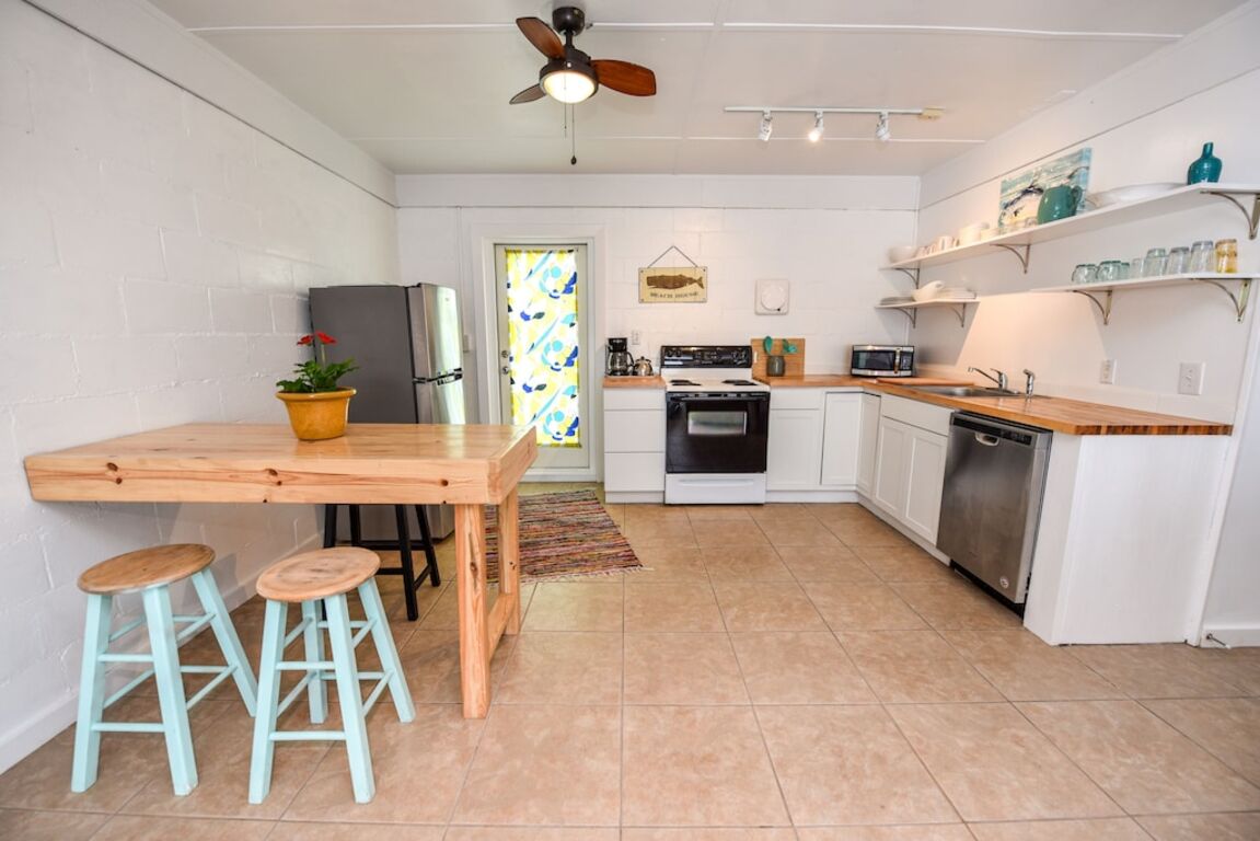 “POMPANO” Beach studio. Perfect Couple's Getaway. Steps to the beach photo