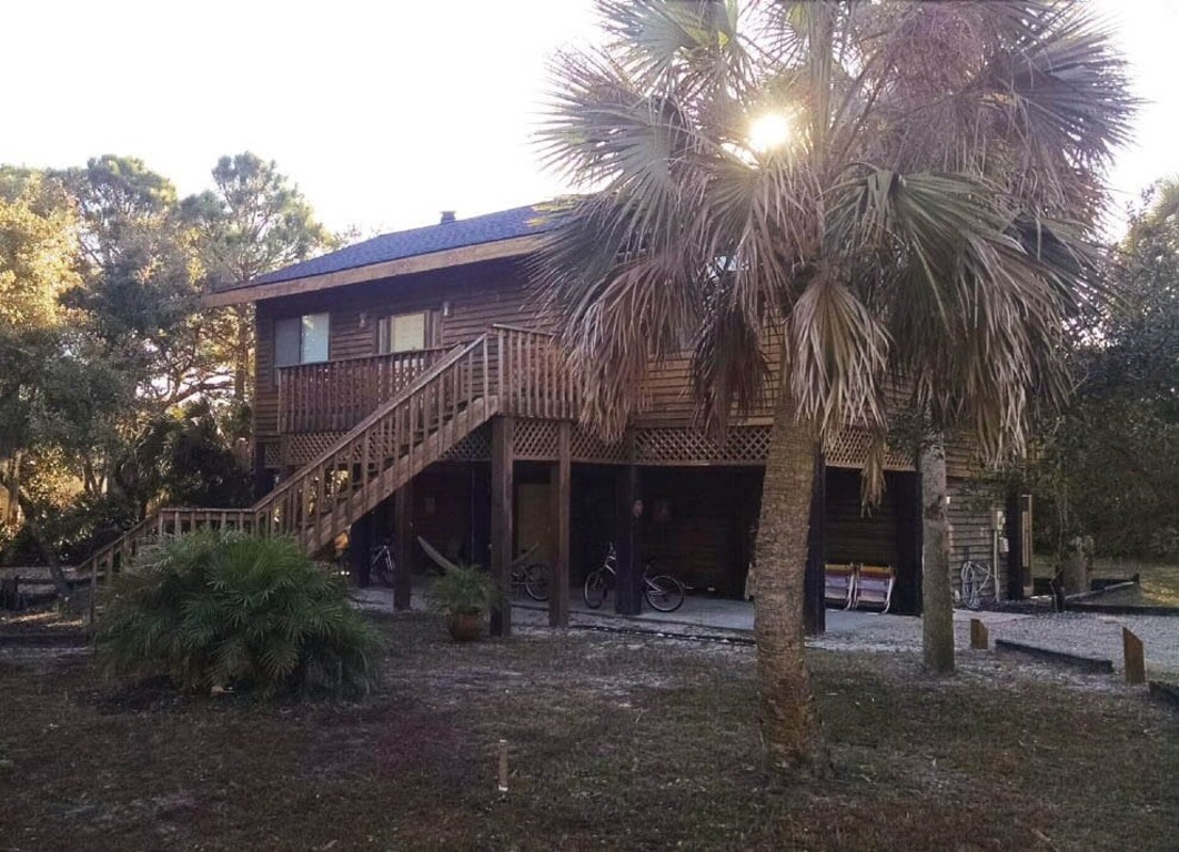 Pet friendly, minutes from beach, downtown! photo