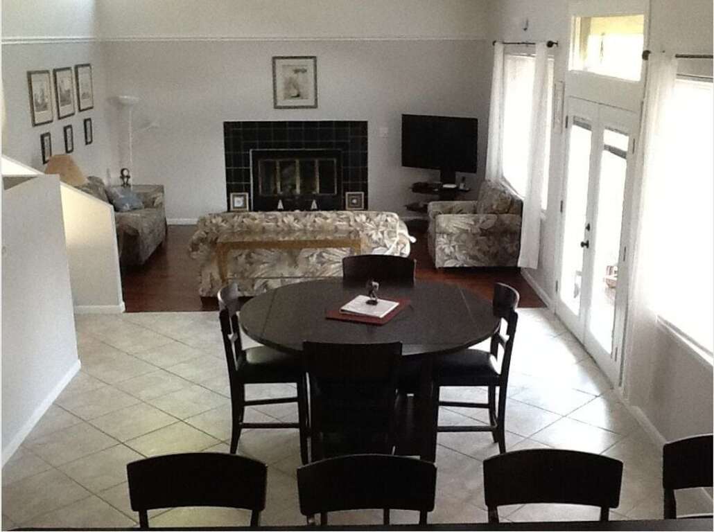 Pet friendly, minutes from beach, downtown! photo