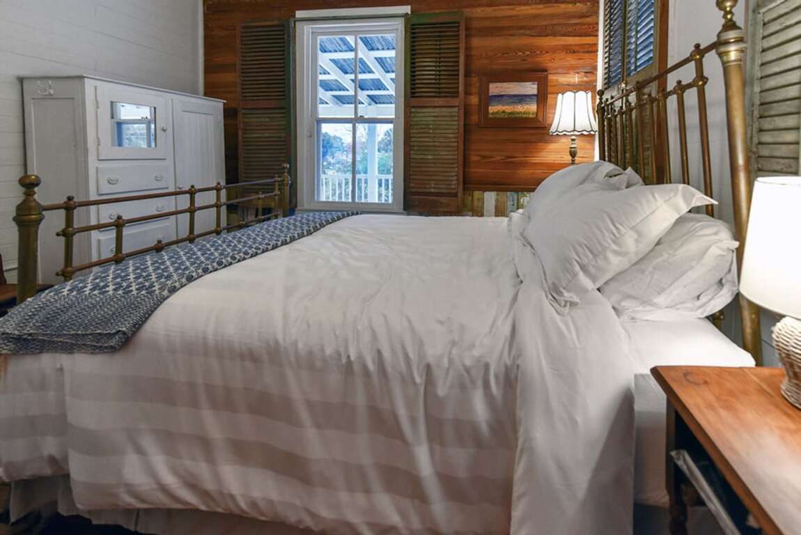 Relax on our deck! Wifi/Self Check in-out, Close walk to bars & restaurants photo