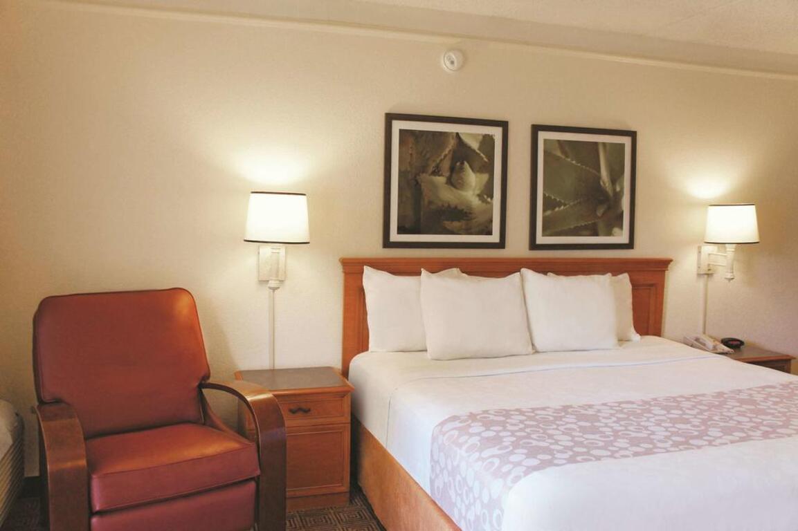 La Quinta Inn by Wyndham Houston La Porte photo