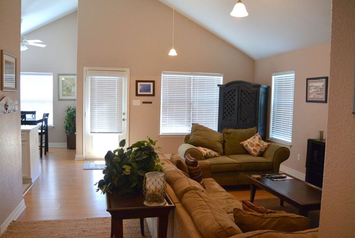 Blue Lagoon - 2 Bedroom, 2 Bath, Sleeps 8. photo