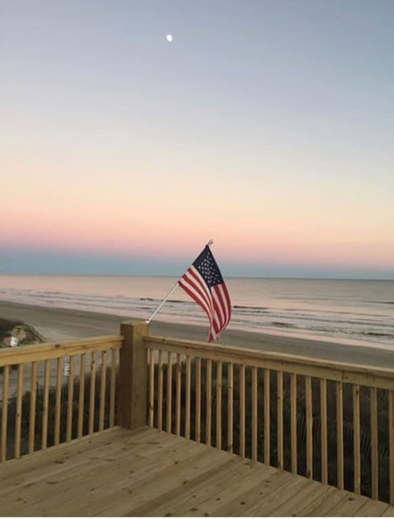 VOTED 5 STAR BEST BEACHFRONT - FIRST ROW - RESORT photo