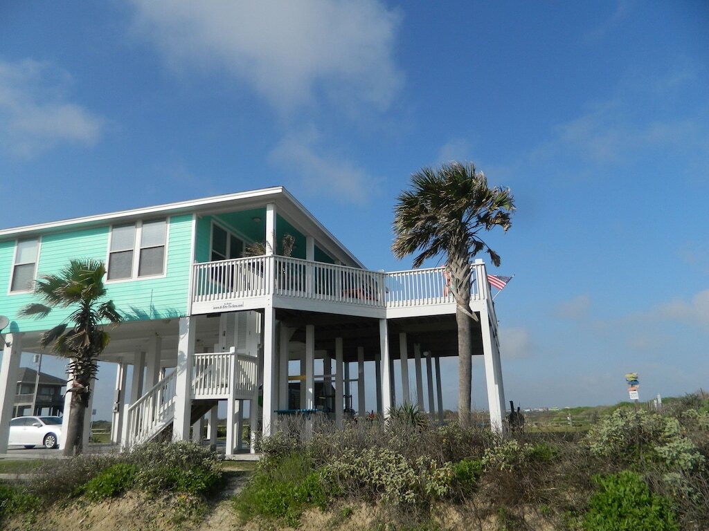 VOTED 5 STAR BEST BEACHFRONT - FIRST ROW - RESORT photo
