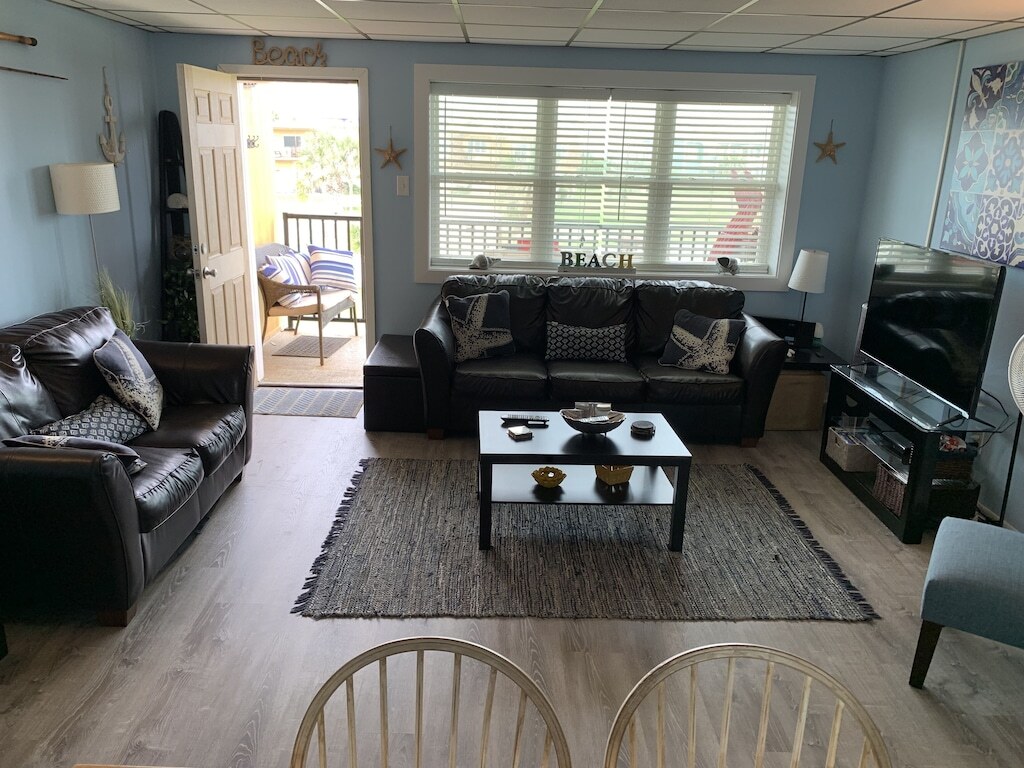 Look and book April, May, and summer open photo