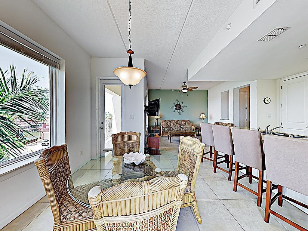 New Listing! Modern Beach Condo With Infinity Pool Condo photo