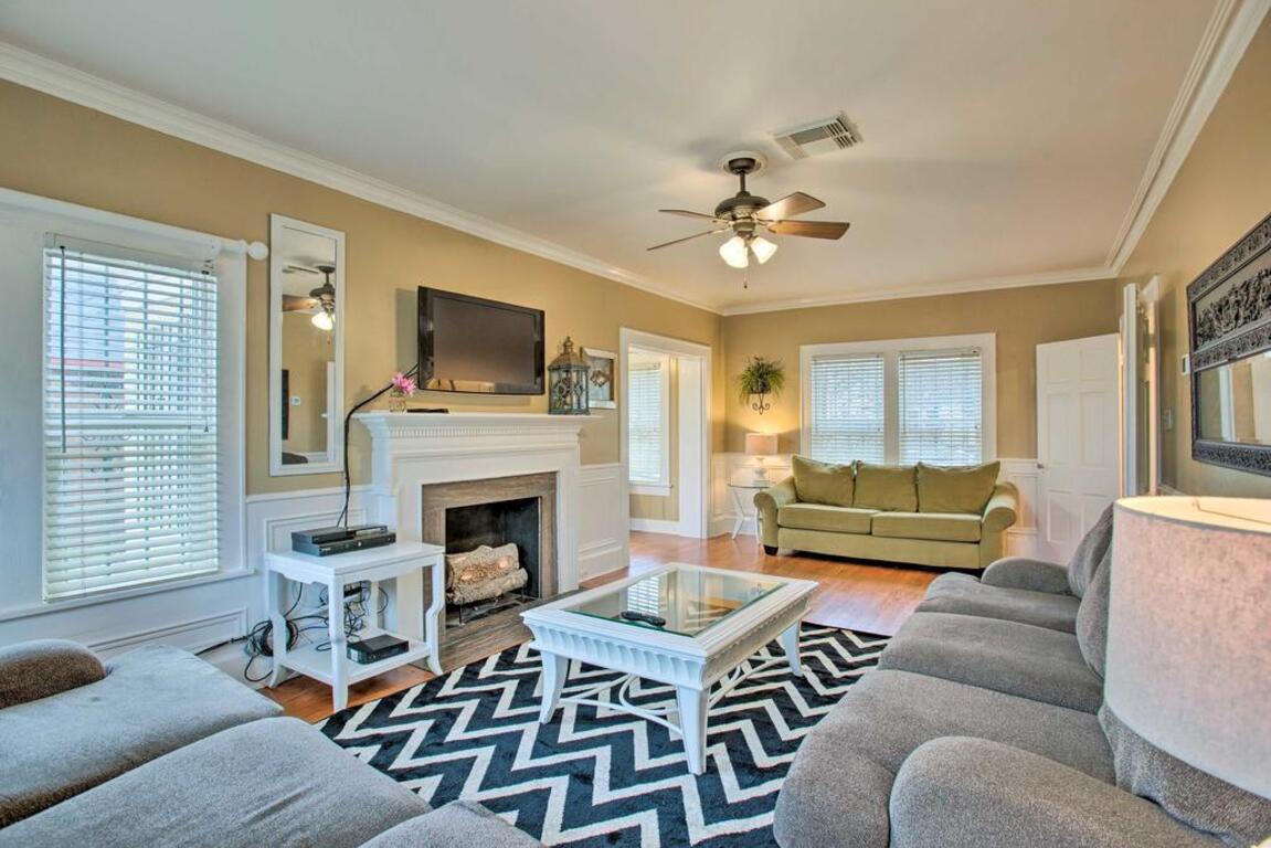 Corpus Christi Home with Pool and Hot Tub - Walk to Bay photo