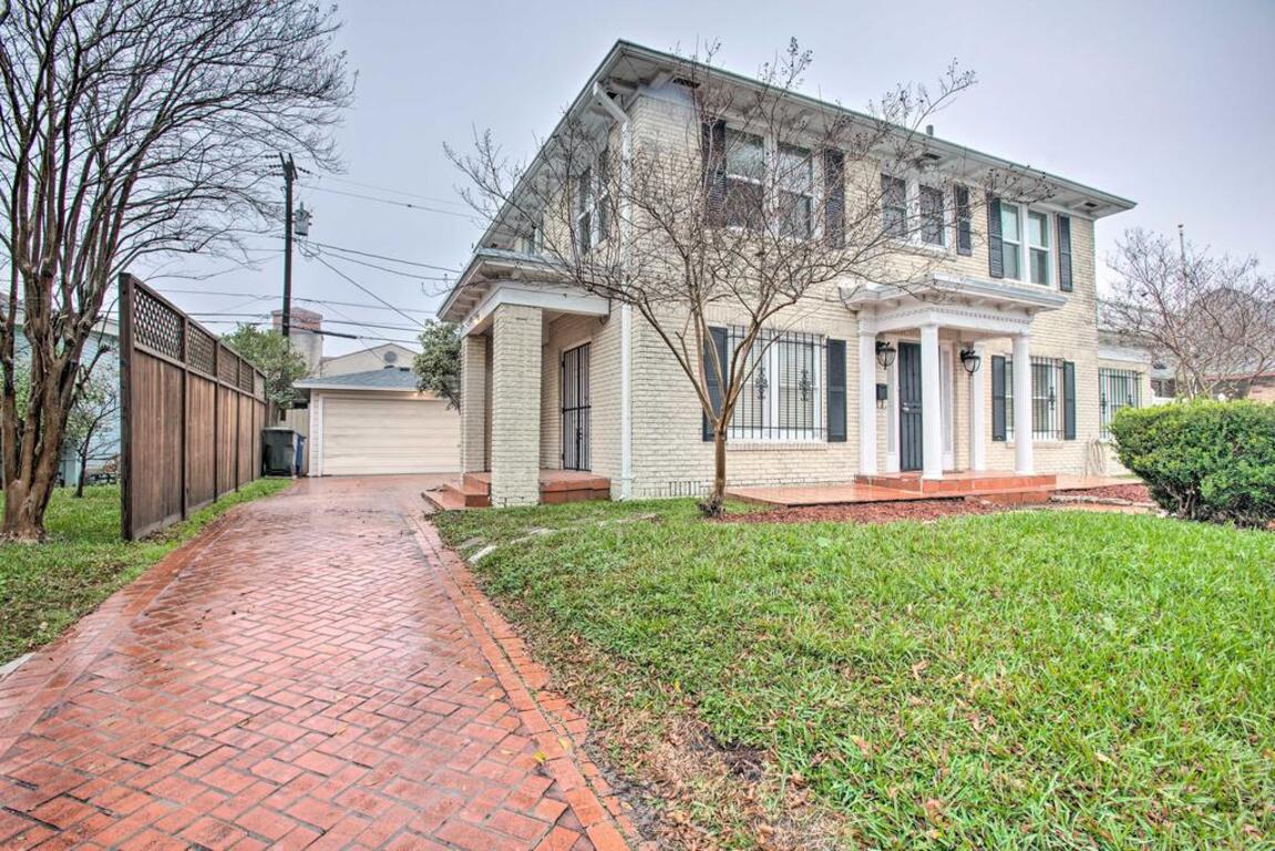 Corpus Christi Home with Pool and Hot Tub - Walk to Bay photo