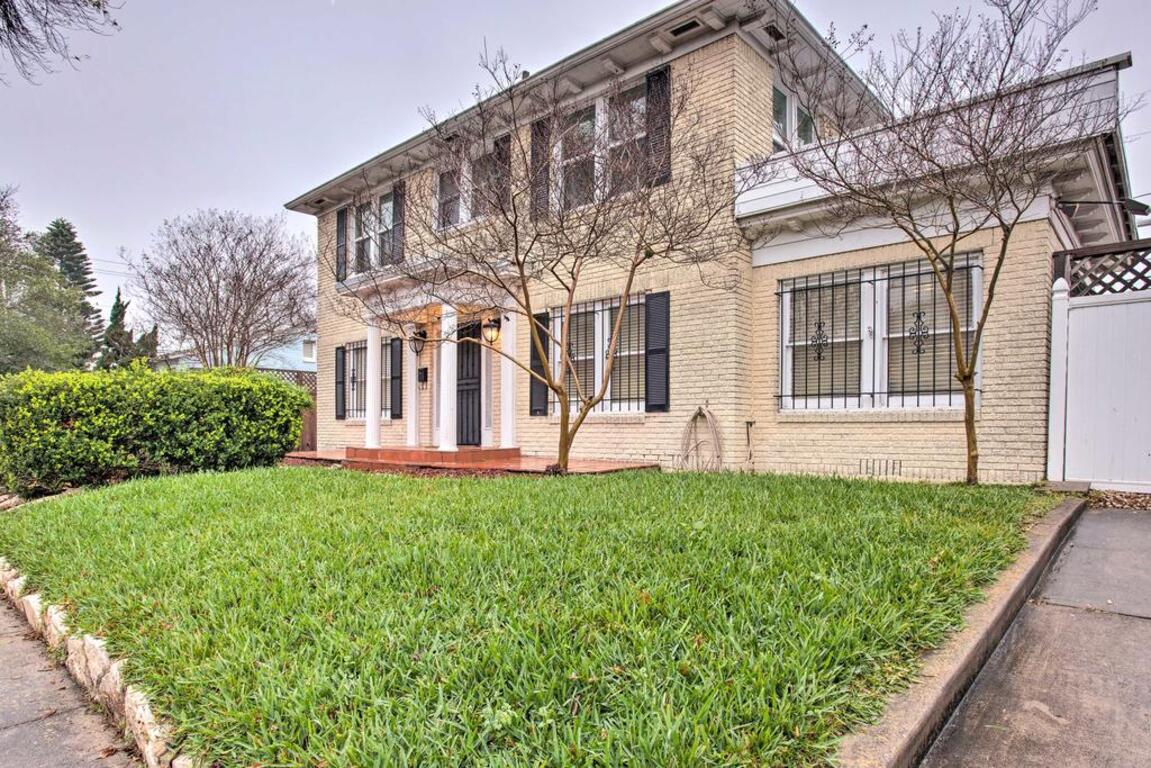 Corpus Christi Home with Pool and Hot Tub - Walk to Bay photo