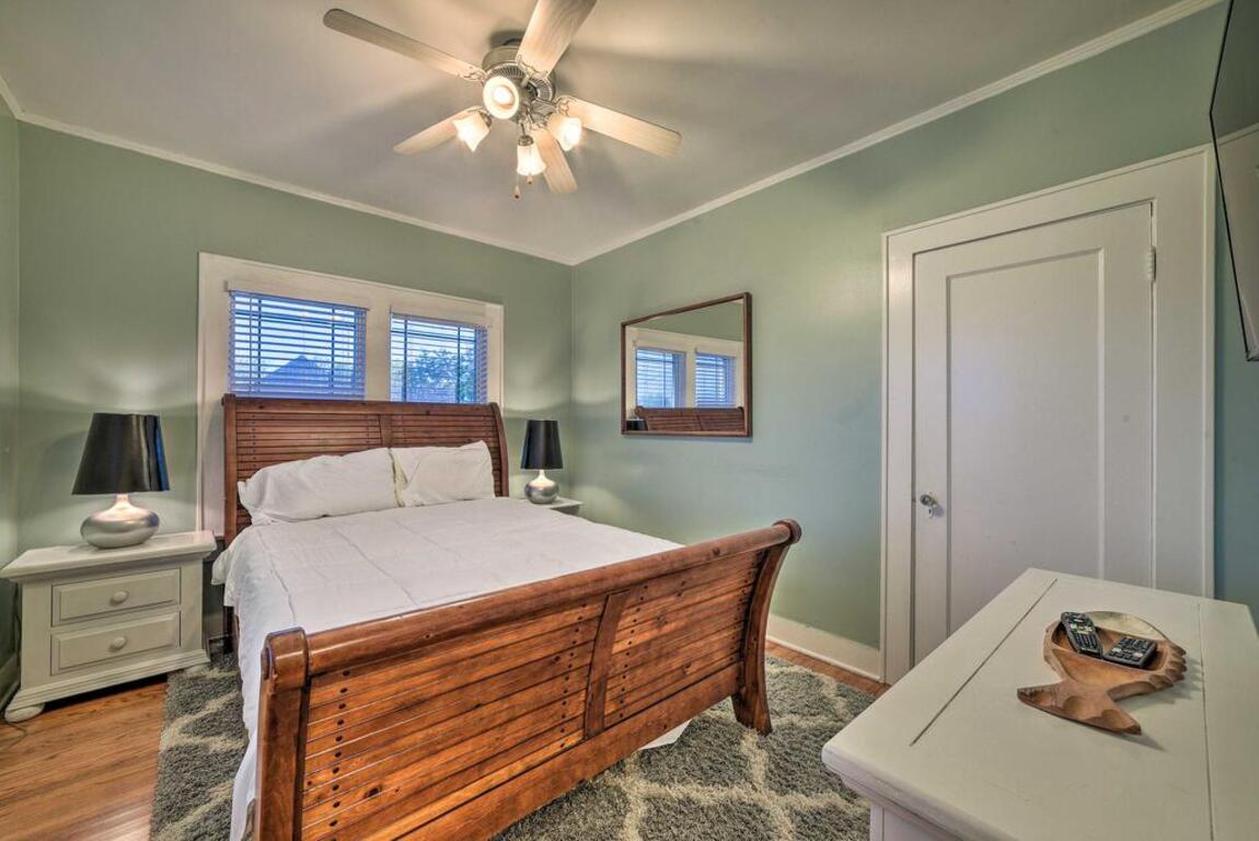 Corpus Christi Home with Pool and Hot Tub - Walk to Bay photo