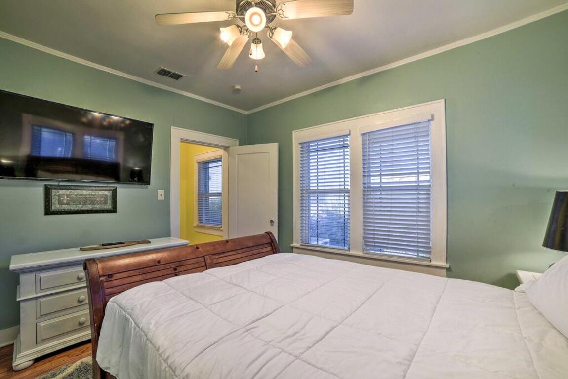 Corpus Christi Home with Pool and Hot Tub - Walk to Bay photo