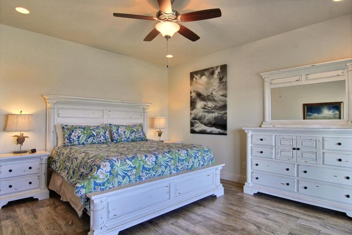 The Blue Pearl 8133 Home photo