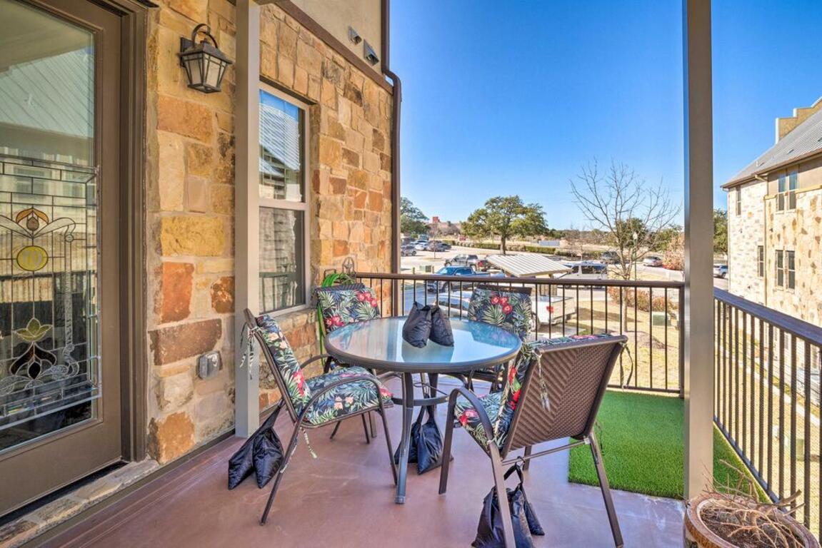 Pet-Friendly Townhome about 2 Mi to Town Square! photo