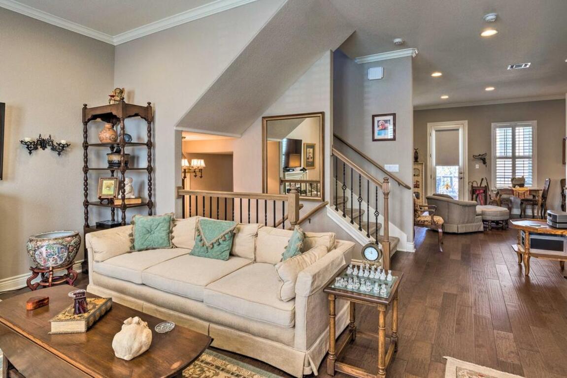 Pet-Friendly Townhome about 2 Mi to Town Square! photo