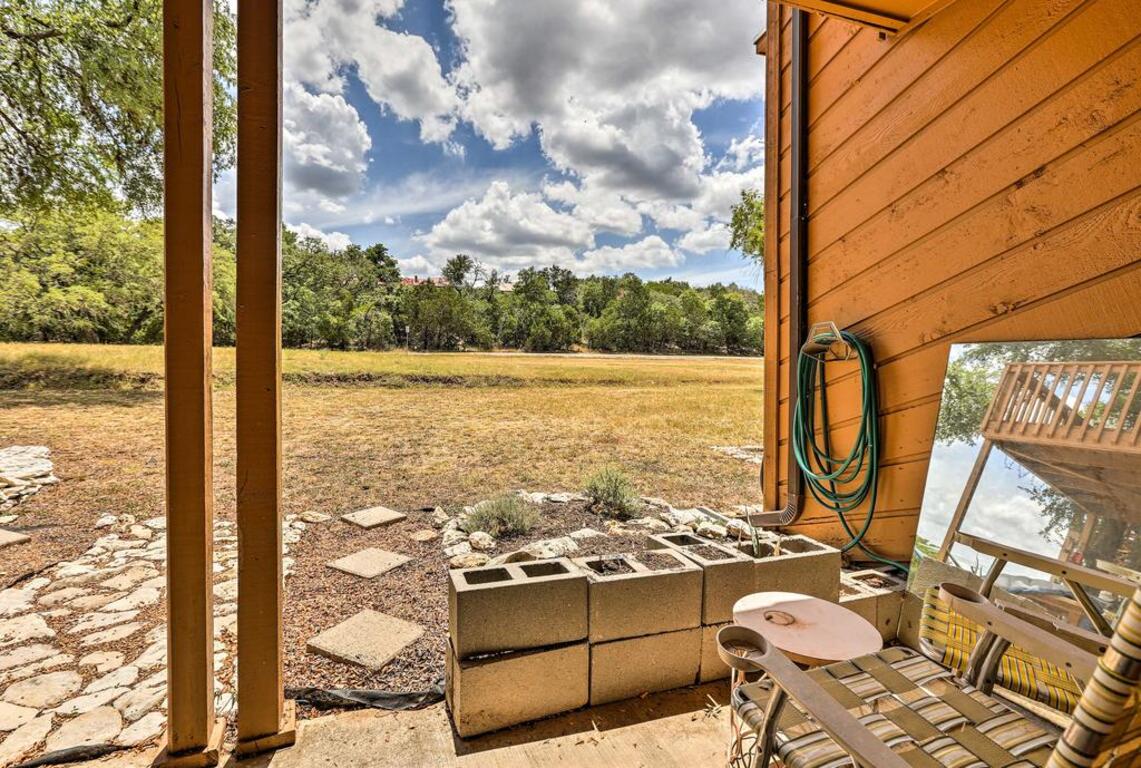 Cozy Condo with Patio and Grill Less Than 2 Mi to Jacobs Well photo