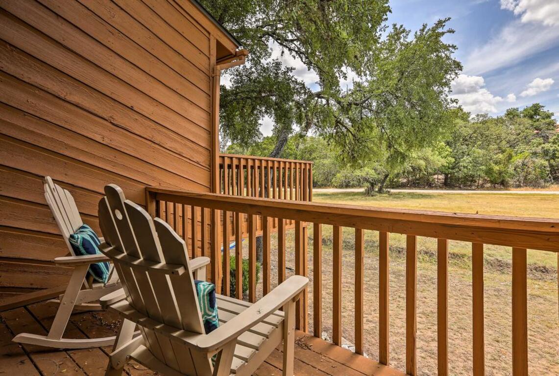 Cozy Condo with Patio and Grill Less Than 2 Mi to Jacobs Well photo