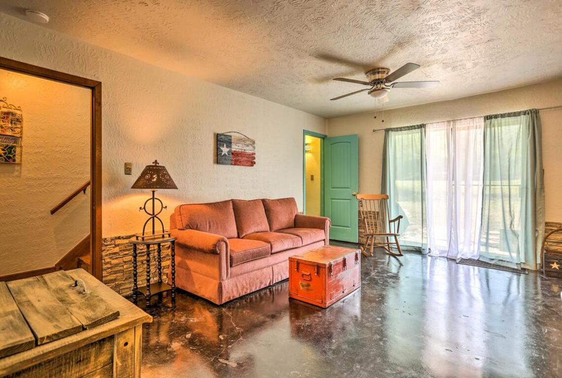 Cozy Condo with Patio and Grill Less Than 2 Mi to Jacobs Well photo