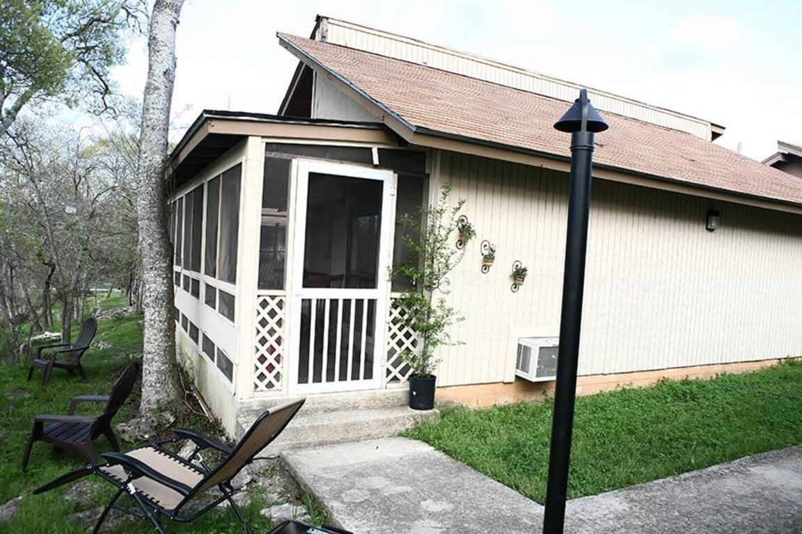 Creekside Country Cabin photo