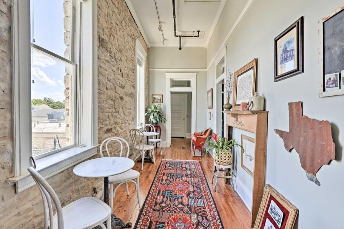 Chic Historic Granbury Apt Seen on Cash Pad! photo
