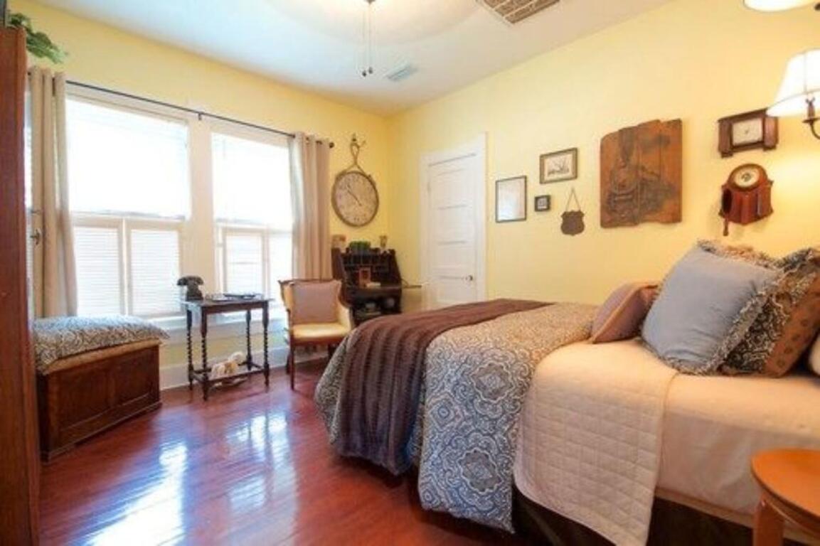 Granbury Gardens Bed and Breakfast photo
